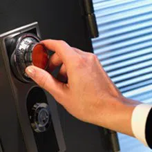 Advantage Locksmith Store Bloomfield, CT 860-261-9280 - sb-com-01